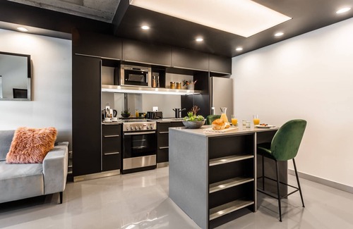 Shaughnessy Village Apartamento | Intimate Apartment with All Amenities