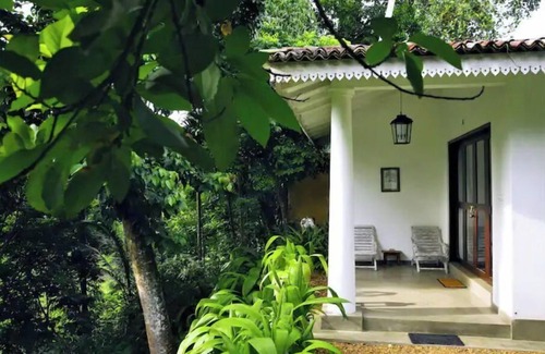 Cheena Kotuwa Cabina | Intimate Bungalow in Jungle Garden 10 min to Beach