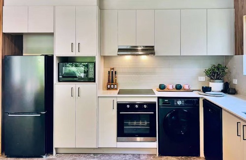 Elanora Casa | Intimate Rainforest abode