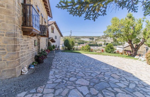 Senegue Casa | Retiro Íntimo en los Pirineos Jardín y Parking