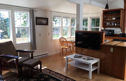 Yachats Cabaña | Íntima, cabaña romántica en barrio tranquilo. Se admiten perros para más detalles.