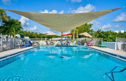 Marathon Alquiler De RV | Intimate Small Campground in the Florida Keys.