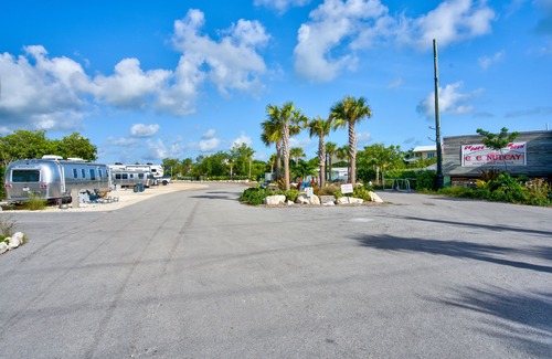 Marathon Alquiler De RV | Intimate Small Campground in the Florida Keys.