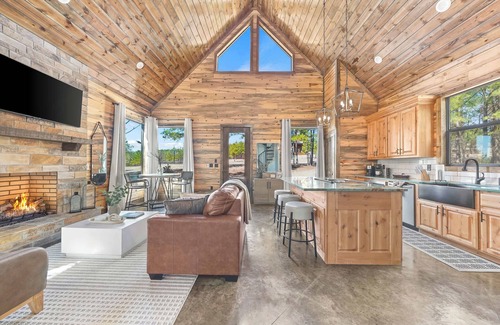 Pickens Cabina | Intimate Woodland Escape Spa-Fire pit - Sleeps 4