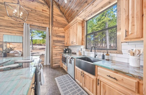 Pickens Cabina | Intimate Woodland Escape Spa-Fire pit - Sleeps 4
