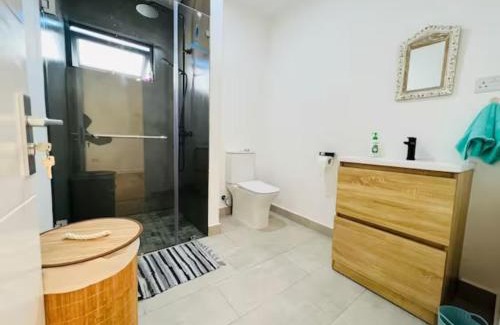 Albion Villa | Into the Sea - Modern Home Close to the Beach