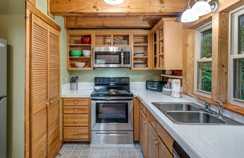 Vein Mountain Cabina | Into the woods 45 Min to Asheville w/ Hot Tub