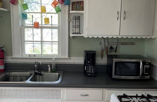 Edgewood Cabaña | intown escape small cottage on half acre garden walk to edgewood shopping