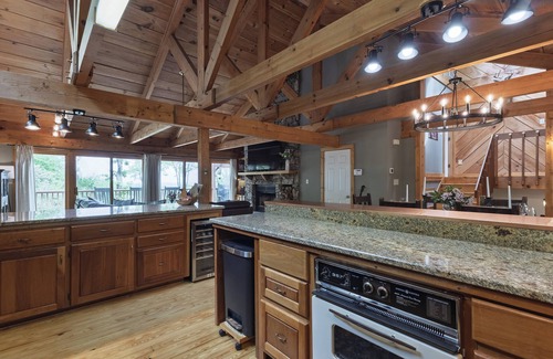Lake Toxaway Casa | InTOXication - 3 BEDROOM MOUNTAIN HOME WITH A VIEW