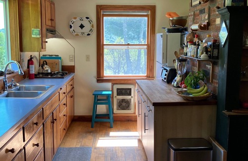 Bridgewater Corners Casa | Intrepid Angel Farm Cottage on 132 Acres Close to Killington Views, Pond, & Cozy Charm