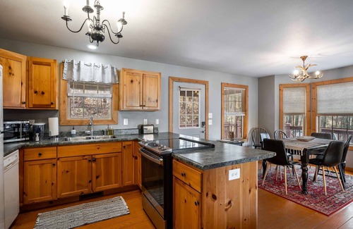 Blairsville Cabina | Intro Rate Fantastic mountain views from the deck with Hot Tub, Fire Pit