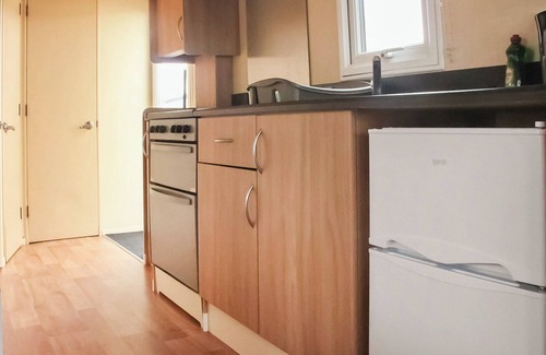 Caister-on-Sea Casa | Introducing the ABI Vista, a 2-bedroom caravan designed to accommodate up to 6 guests.