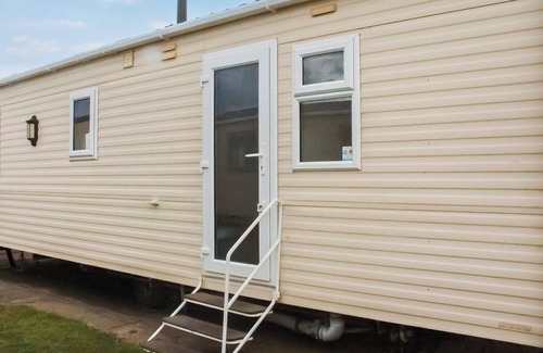 Caister-on-Sea Casa | Introducing the ABI Vista, a 2-bedroom caravan designed to accommodate up to 6 guests.