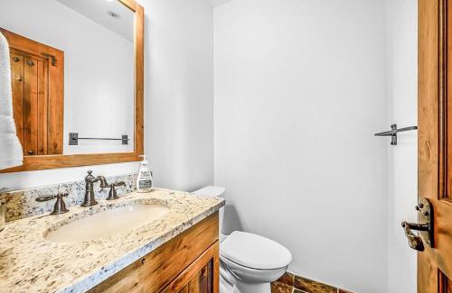 Big White Ski Resort Chalet De Esquí | Inuksuk Lodge - 4800 sq ft of Big White Excellence!