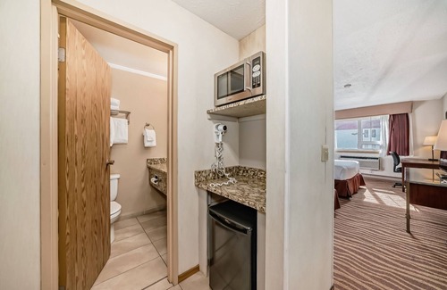East Kootenay Hotel | Invermere Inn
