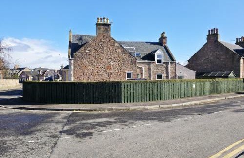 Inverness City Centre Villa | Inverness City 4 Bedroom house free parking