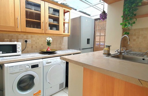 Windsor City Centre Cabaña | Inviting 2-bed Cottage in Windsor