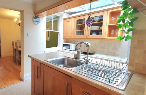 Windsor City Centre Cabaña | Inviting 2-bed Cottage in Windsor