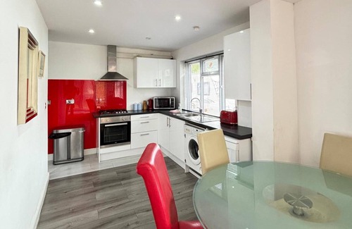 Lacey Green Casa | Inviting 2-bed Fully Furnished House-high Wycombe