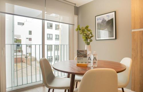 Leuro Apartamento | Inviting 2BR Balcony in Lively Miraflores
