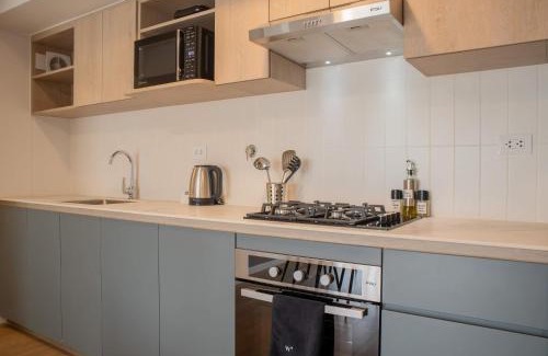 Leuro Apartamento | Inviting 2BR Balcony in Lively Miraflores