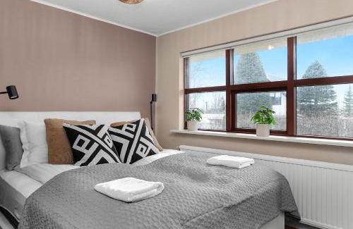 Breidholt Apartamento | Inviting 2BR Haven in the Heart of the Suburbs