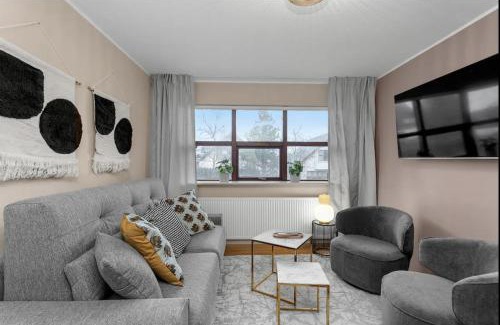 Breidholt Apartamento | Inviting 2BR Haven in the Heart of the Suburbs