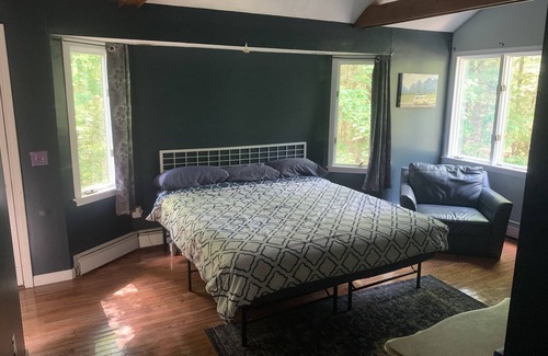 Canton Casa | Inviting 3 Bedroom Mid-Century Modern in Canton, CT
