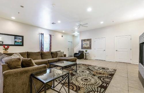 Faubourg Lafayette Apartamento | Inviting 3BR Condo steps from St Charles Ave