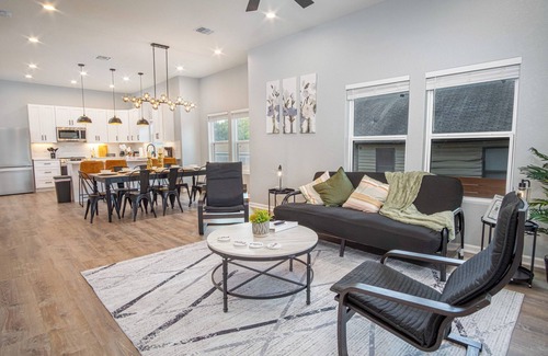 Highland Park Casa | Inviting 4BR/3BA Near Downtown & Riverwalk