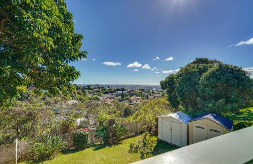 Aiea Apartamento | Inviting Aiea Bungalow with Balcony, Grill and Views!