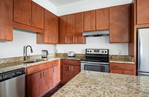 Cambridge Apartamento | Inviting Alewife 2BR w/ Gym & W/D, nr Red Line, by Blueground