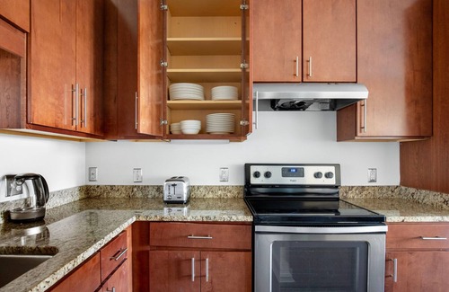 Cambridge Apartamento | Inviting Alewife 2BR w/ Gym & W/D, nr Red Line, by Blueground