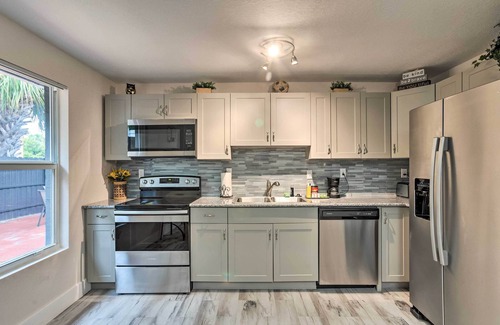 Riviera Beach Apartamento | Inviting Apartment < 2 Mi to Riviera Beach!