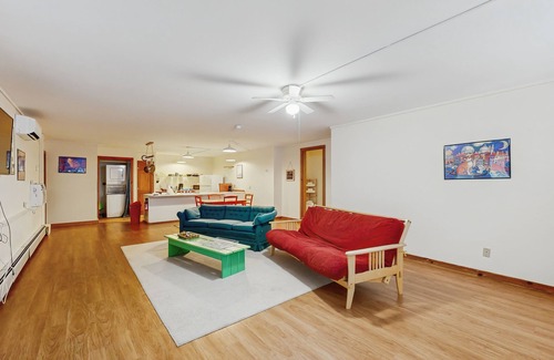 Bar Harbor Apartamento | Inviting apartment near downtown and Acadia National Park - dog-friendly