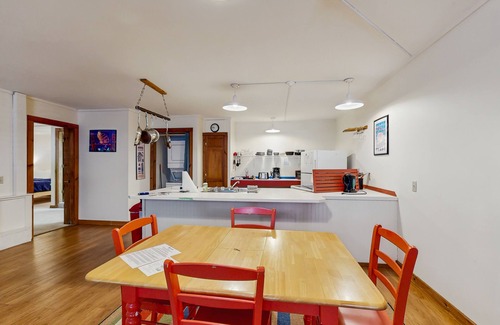 Bar Harbor Apartamento | Inviting apartment near downtown and Acadia National Park - dog-friendly