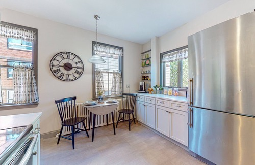Parkside Apartamento | Inviting apartment with full kitchen, porch, convenient location, & fast WiFi
