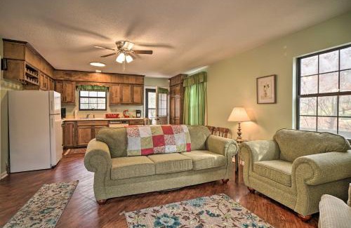 Carson Springs Apartamento | Inviting Apartment with Deck in Smoky Mountains
