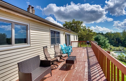 Berne Casa | Inviting Berne Getaway w/ Deck - Pets Welcome!