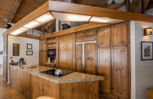 Park Meadows Casa | Inviting Cottage, Prime Location, On Free Transit, Minutes to Resorts & Main Street!