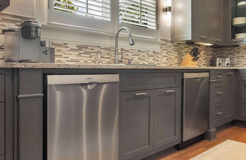 Morningside-Lenox Park Casa | Inviting Craftsman Retreat:Your Home Away from Home