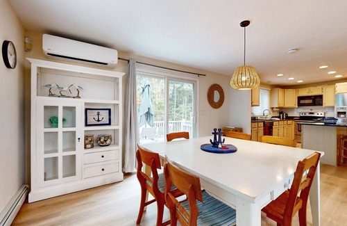 East Falmouth Casa | Inviting dog-friendly home with furnished deck & firepit, near golf