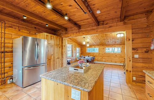 Lisbon Cabina | Inviting dog-friendly cabin on 23 acres - sauna, skiing, firepit, & washer/dryer
