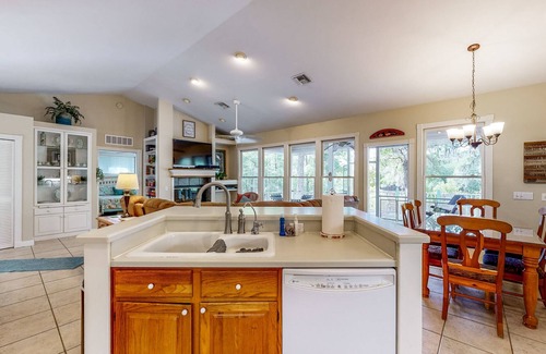 Bell Casa | Inviting dog-friendly homes with boat ramp, W/D