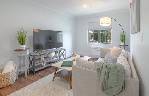 East Lyme Condominio | Inviting, Family Friendly, and Relaxing NEW condo.