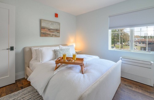East Lyme Condominio | Inviting, Family Friendly, and Relaxing NEW condo.