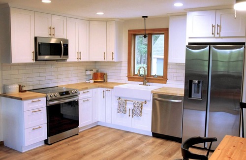 Harrison Casa | Inviting Family Getaway, Mountain Views, Close to Lakes, Skiing and Hiking