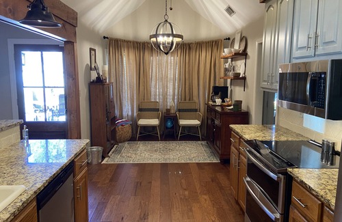 Oxford Casa | Inviting farmhouse with private pool
