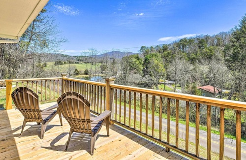 Franklin Cabina | Inviting Franklin Cabin w/ Deck & Mtn Views!
