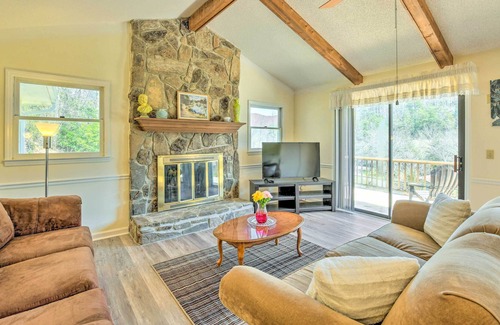 Franklin Cabina | Inviting Franklin Cabin w/ Deck & Mtn Views!